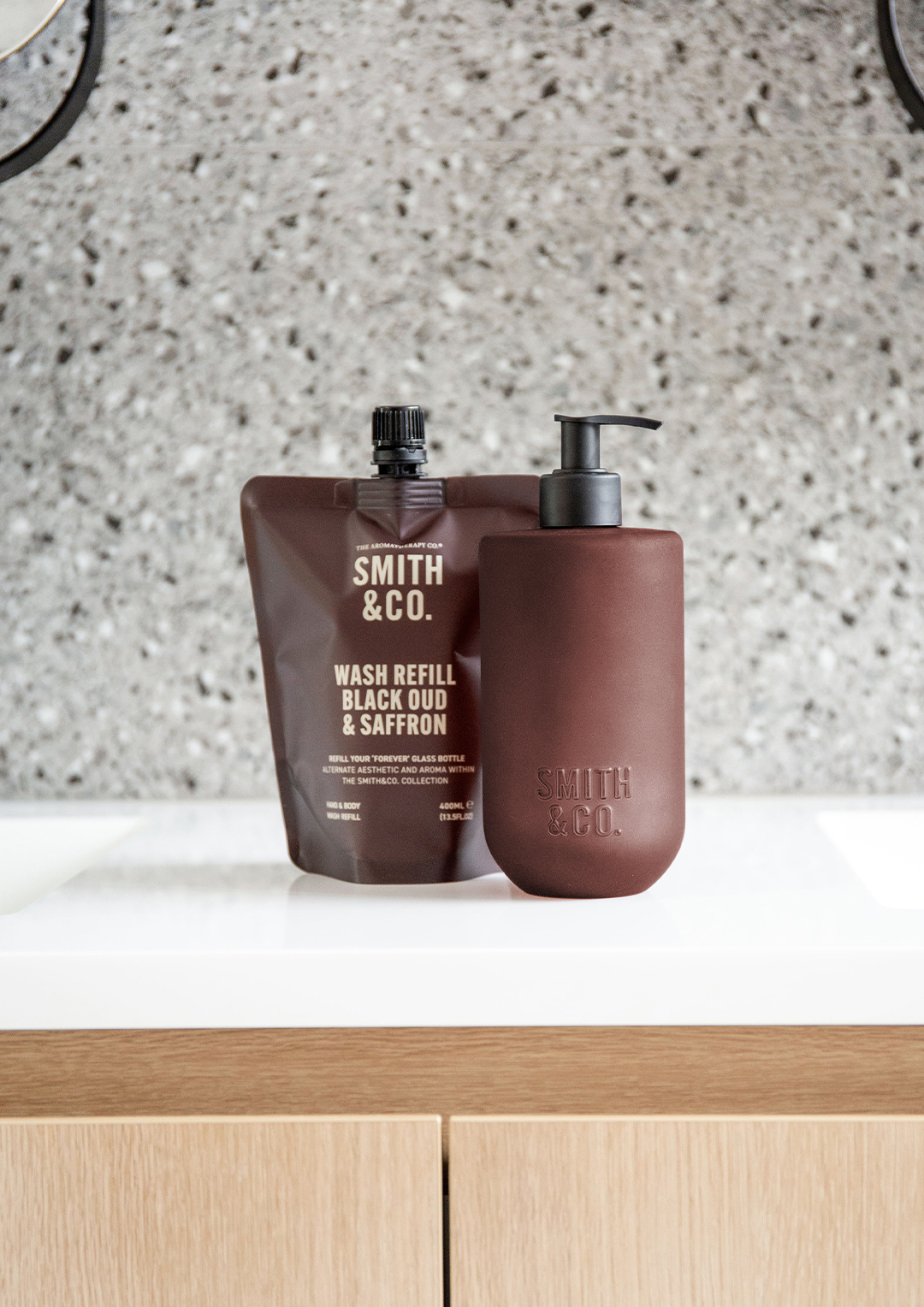 Smith & Co Hand & Body Wash Refill 400ml - Black Oud & Saffron - Image 2