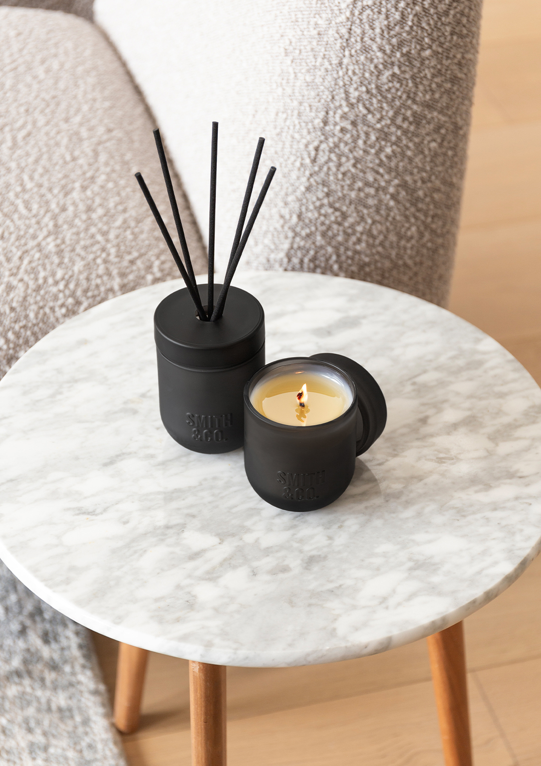 Smith & Co. Candle 250g - Tabac & Cedarwood - Image 3