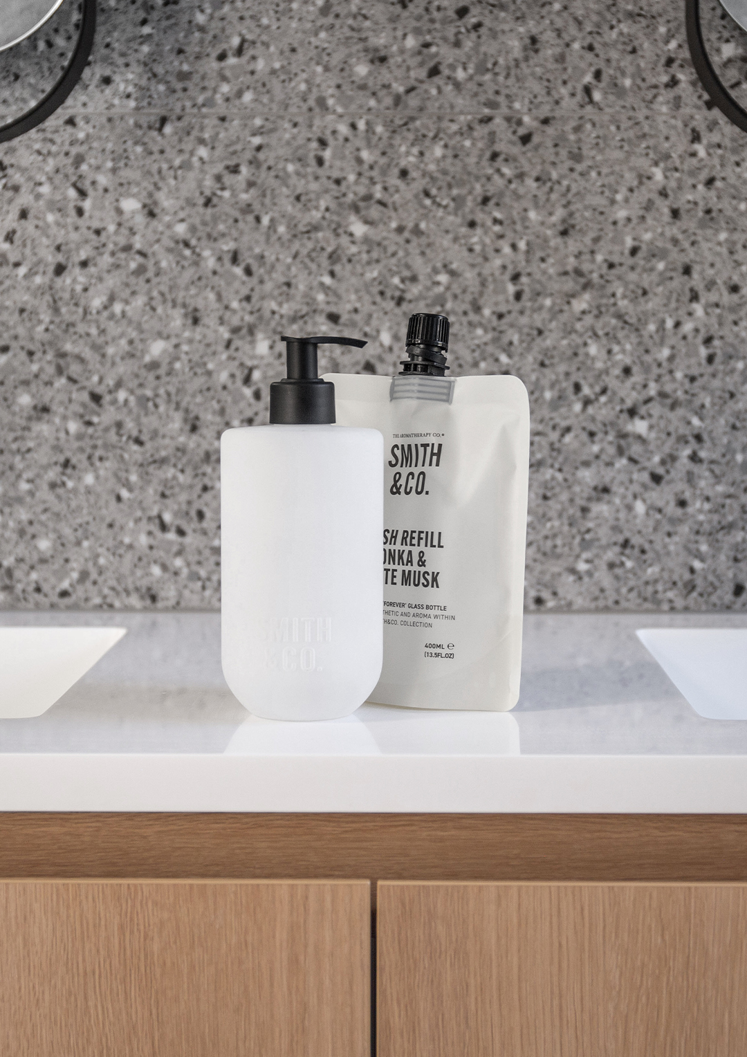 Smith & Co Hand & Body Wash Refill 400ml - Tonka & White Musk - Image 2