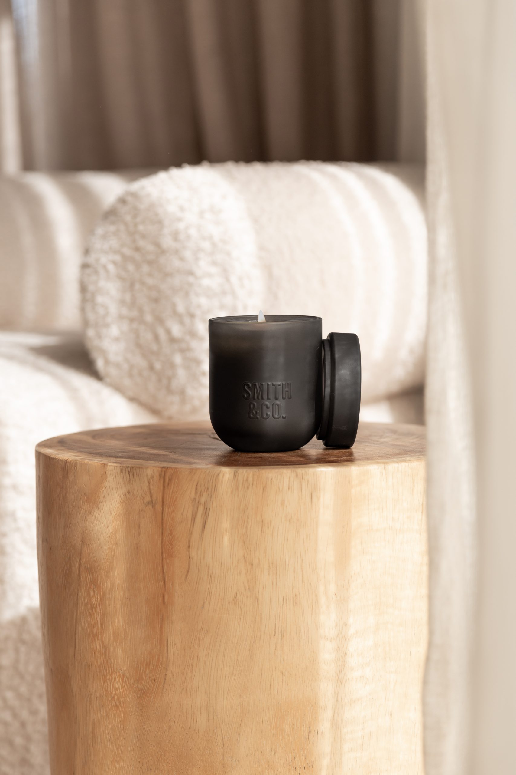 Smith & Co. Candle 250g - Tabac & Cedarwood - Image 4