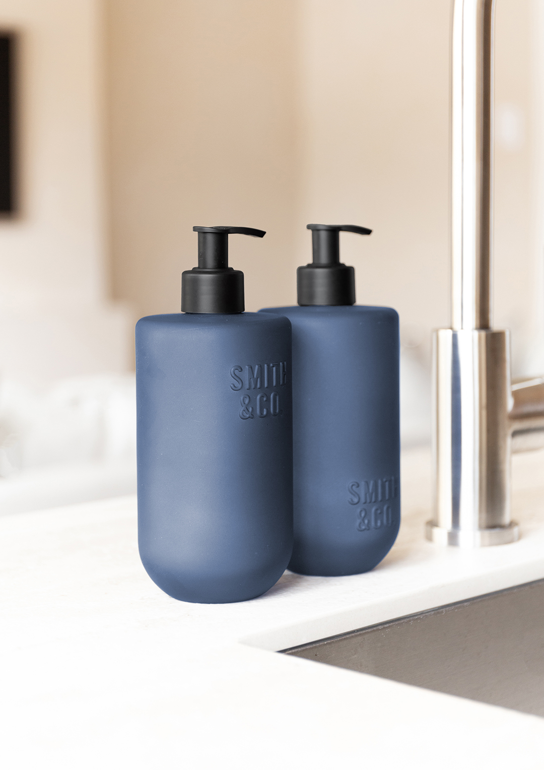Smith & Co. Hand & Body Lotion 400ml - Smoked Suede & Bergamot - Image 2