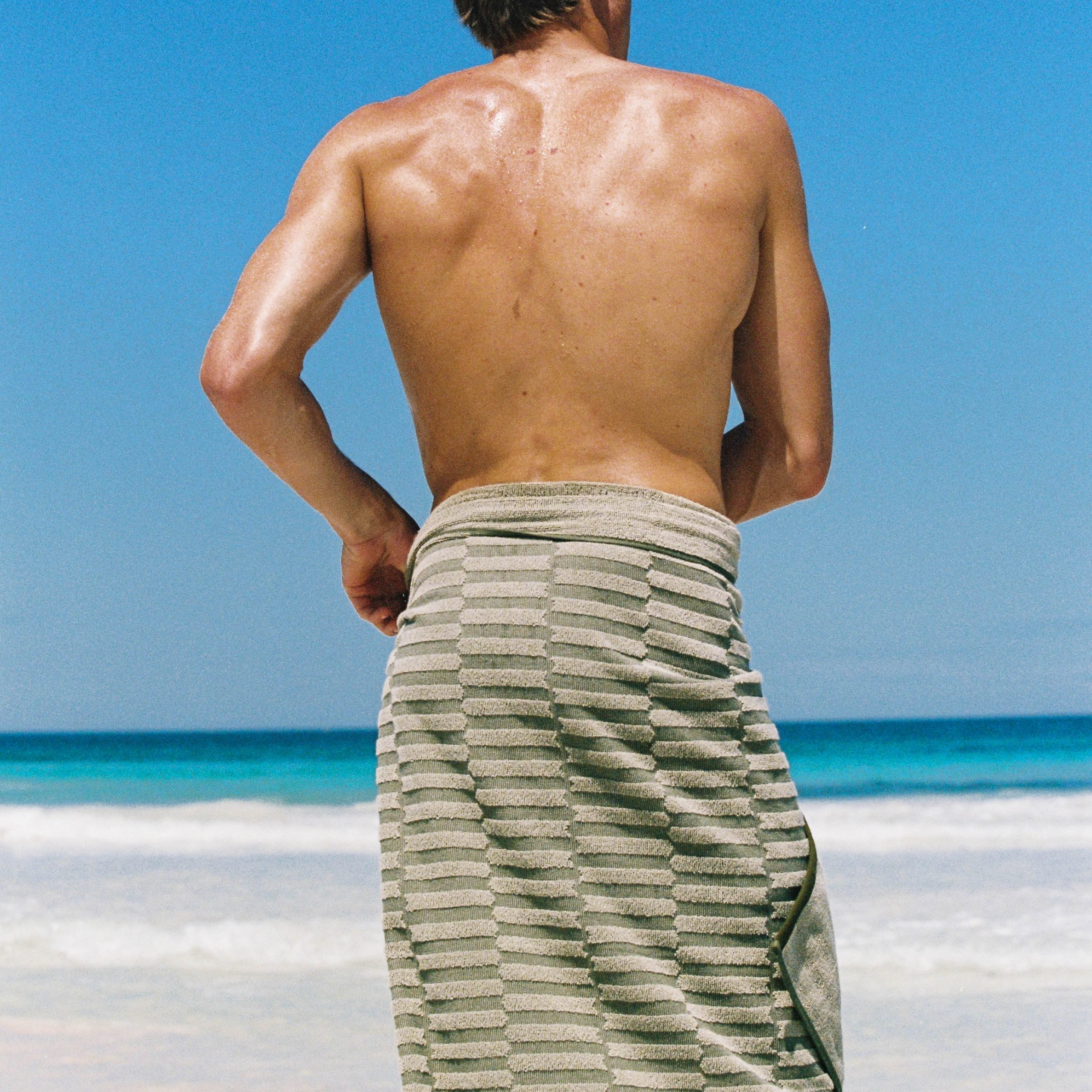 Layday Canyon Beach Towel - Olive - Image 4