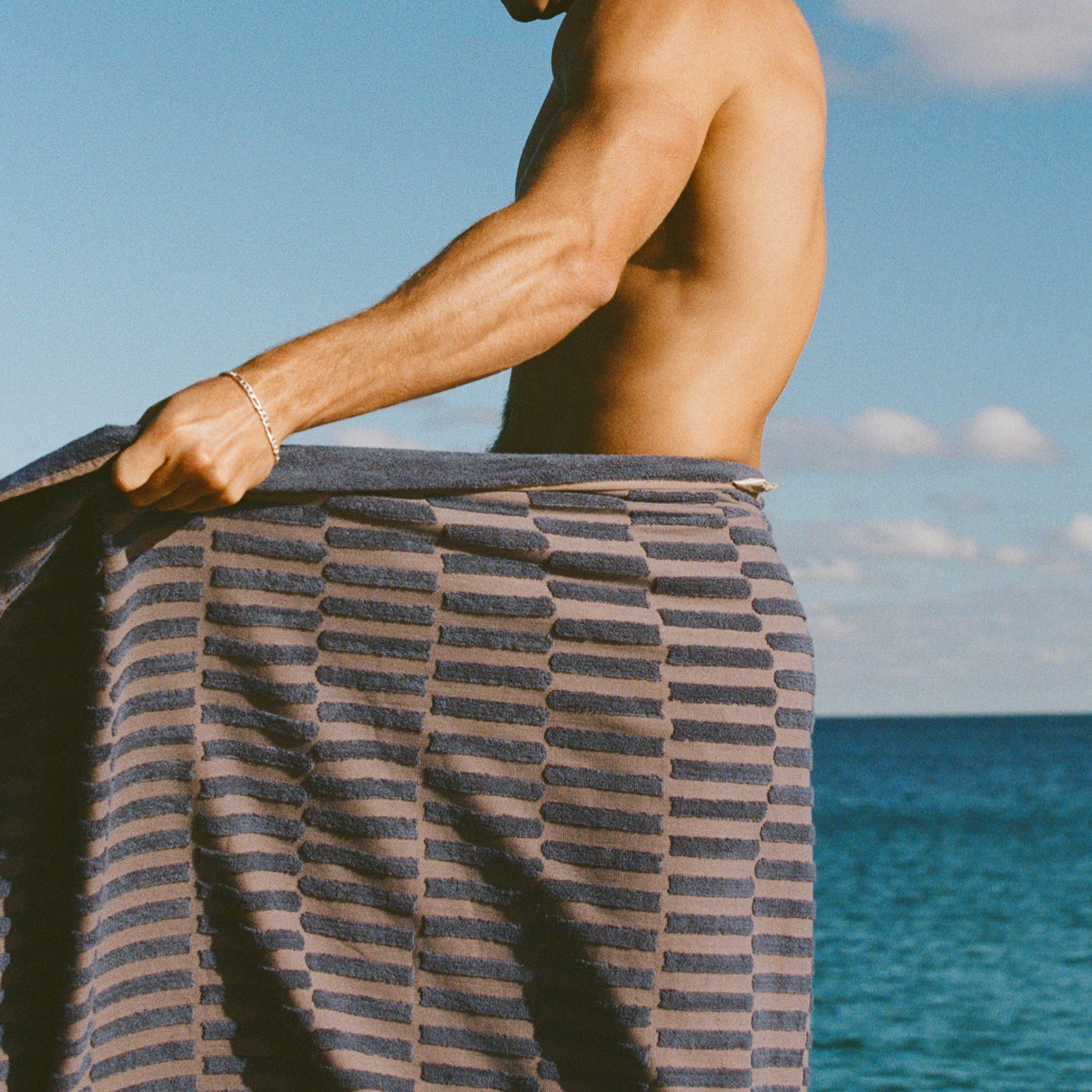 Layday Canyon Beach Towel - Midnight - Image 4