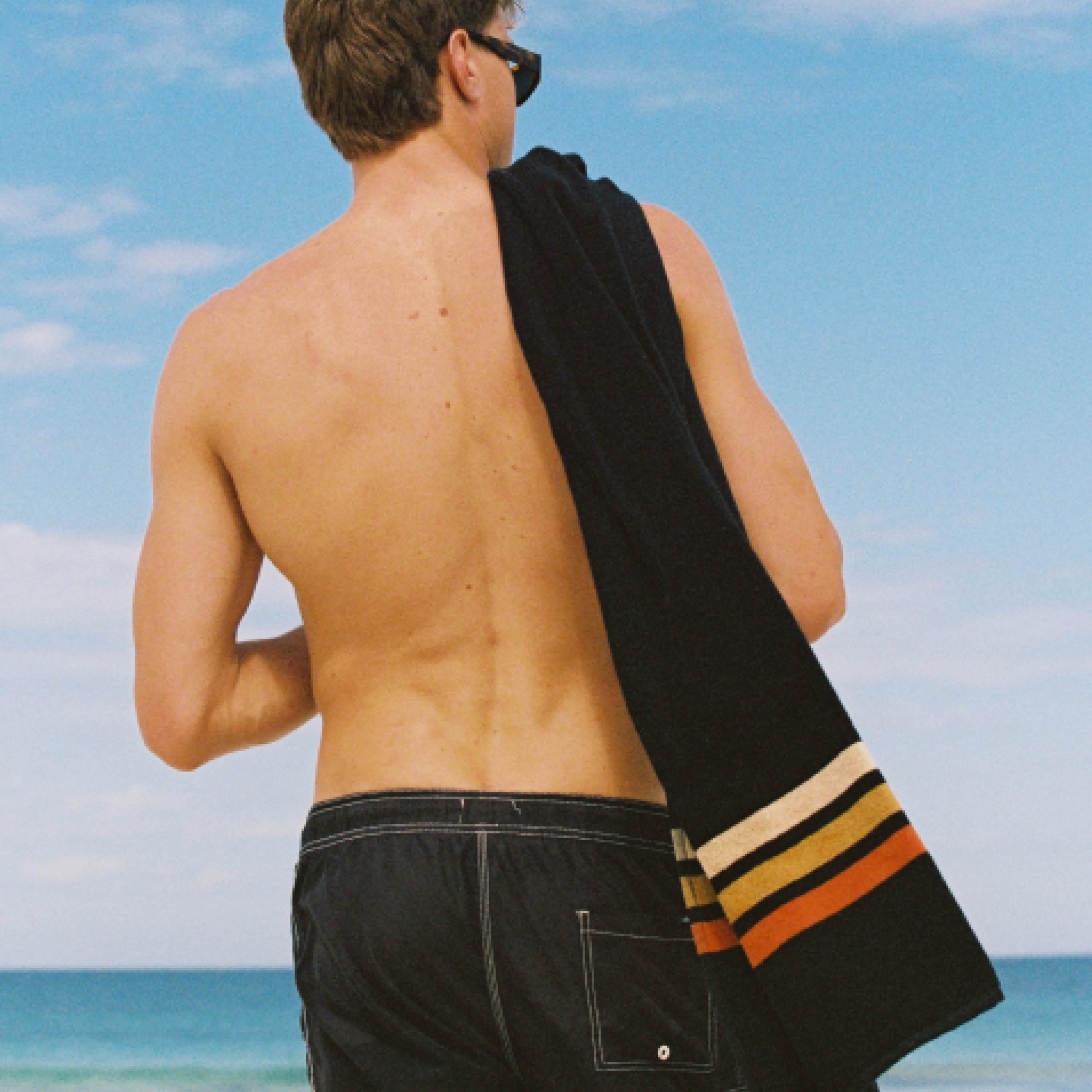 Layday Pontoon Beach Towel - Black - Image 4